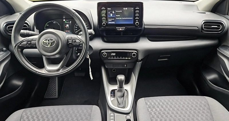Toyota Yaris cena 77900 przebieg: 64739, rok produkcji 2022 z Wieliczka małe 352